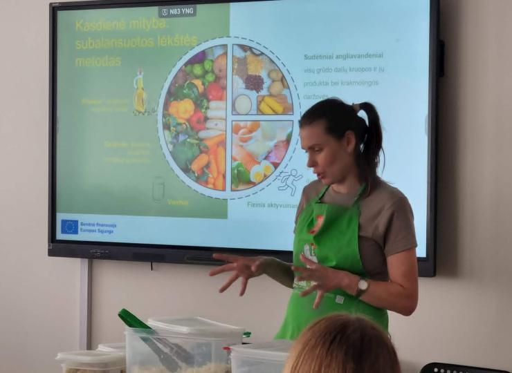 Edukacinė programa „Žiūrėkite, ką valgote“ Elektrėnų „Versmės“ gimnazijoje