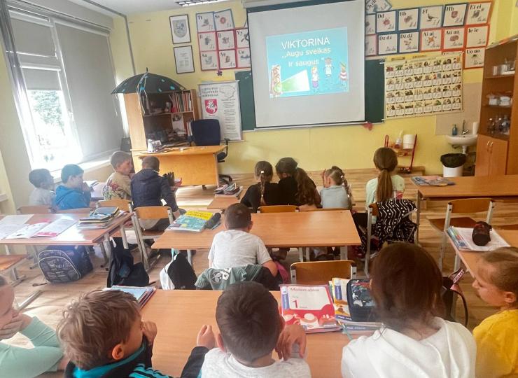 Viktorina „Saugaus eismo diena“ Ąžuolyno progimnazijoje