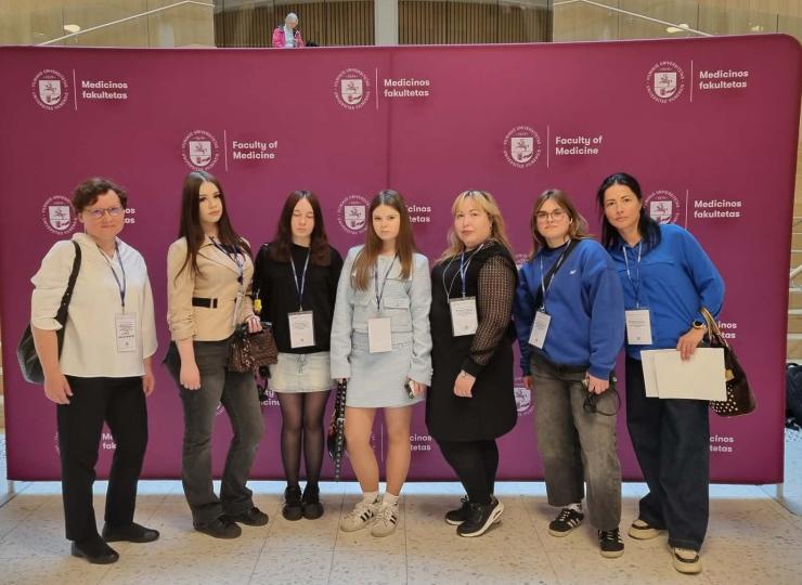 Elektrėnų „Versmės“ gimnazistai dalyvavo tarptautinėje mokslinėje - praktinėje konferencijoje apžvalga „Auginkime atsparią kartą: vaikų ir jaunimo atsparumas aplinkos įtakoms ir psichoaktyviųjų medžiagų vartojimui“