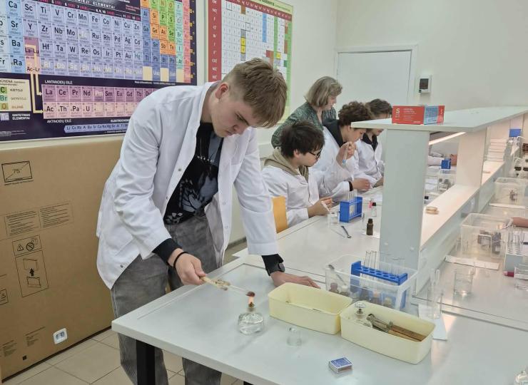 Prevencinė pamoka ir STEAM laboratorinė veikla „Rūkymas ir snusas: cheminė sudėtis, poveikis ir prevencija“