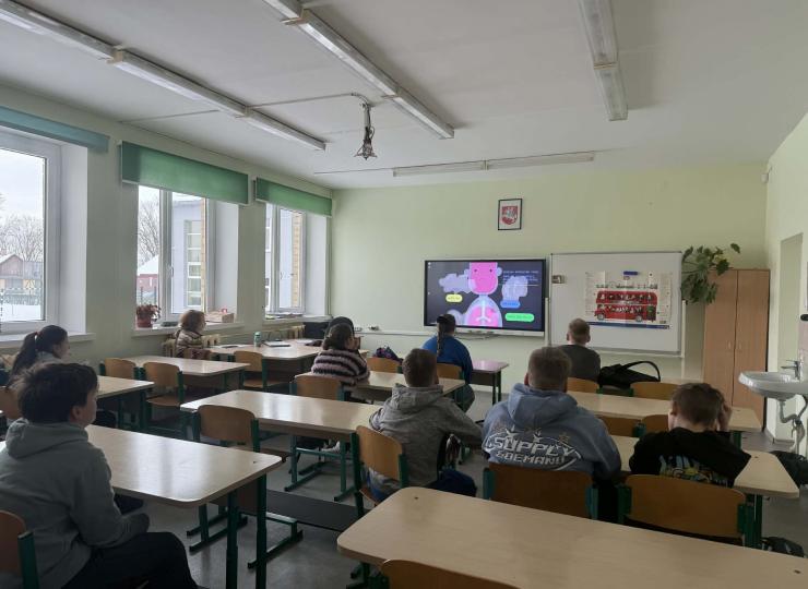 Semeliškių gimnazijos penktokai supažindinti su elektroninių cigarečių žala sveikatai ir pavojais