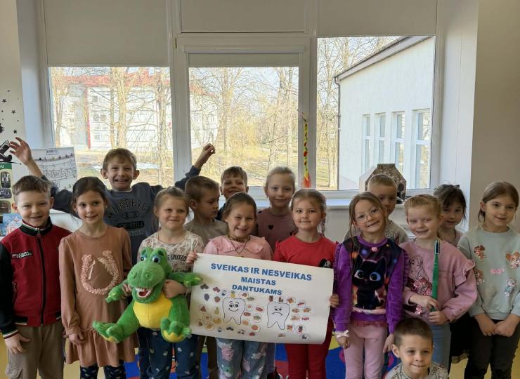 Sveiki dantys-plati šypsena