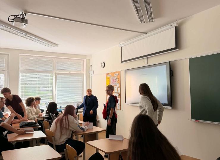 Elektrėnų „Versmės“ gimnazistai mokėsi, kaip padėti užspringus