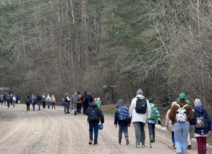 Semeliškių gimnazija Pasaulinę Žemės dieną paminėjo žygiu „Arčiau gamtos“