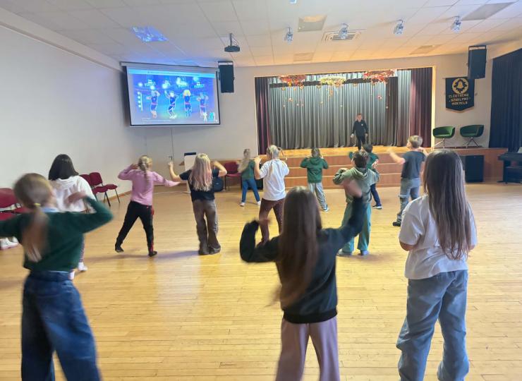 Akcija „Įveikime stresą sportuodami“ Ąžuolyno progimnazijoje